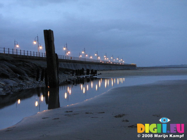 SX00101 Reflection of Tramore boulevard lights